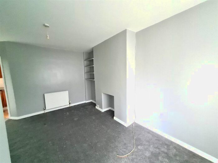 1 Bedroom Maisonette To Rent In Stafford Avenue, Farnham Royal, Slough, SL2