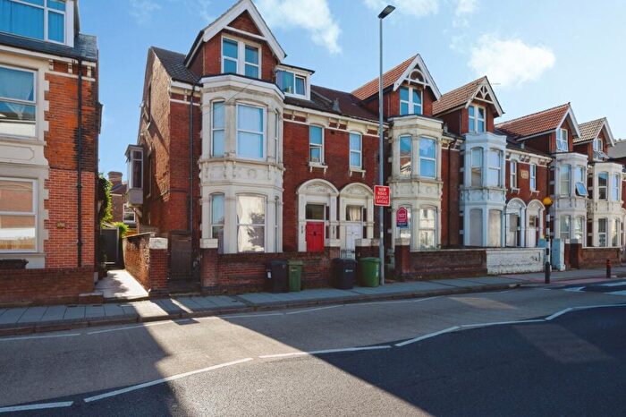 2 Bedroom Flat To Rent In Victoria Road North, Southsea, Hampshire, PO5