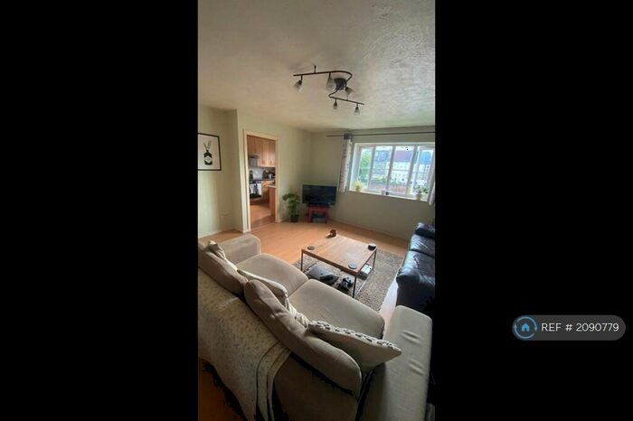 2 Bedroom Flat To Rent In Walthamstow Central, London, E17