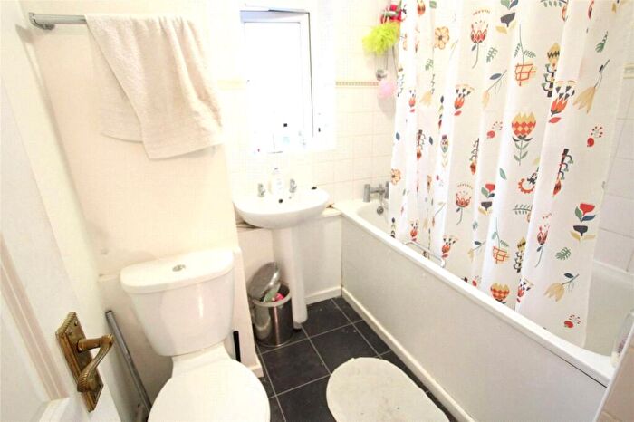 1 Bedroom Property To Rent In Pigott Street, London, E14