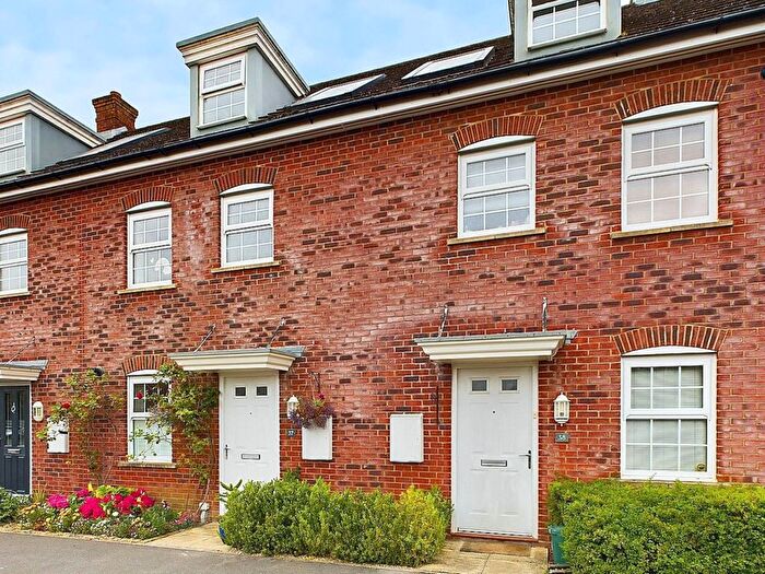 3 Bedroom Town House For Sale In Kiln Avenue, Chinnor, OX39
