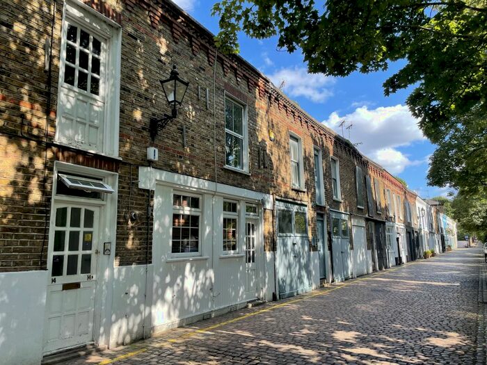 4 Bedroom Flat To Rent In Hansard Mews, West Kensington, London, W14