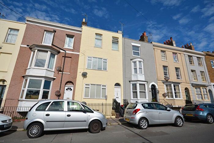 1 Bedroom Flat To Rent In Hardres Street, Ramsgate, CT11