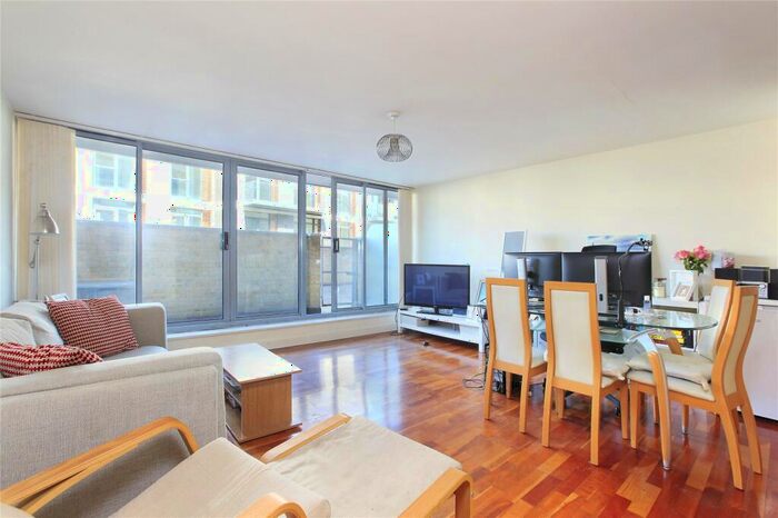 2 Bedroom Apartment To Rent In Gateway House, A Balham Hill, Balham, London, SW12