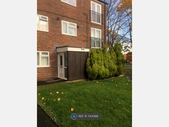 1 Bedroom Flat To Rent In Ladybank Road, Bracknell, RG12