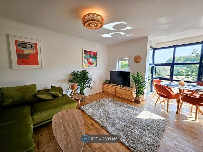 2 Bedroom Flat To Rent In Tivoli Court, London, SE16