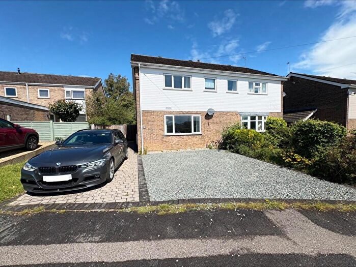 3 Bedroom Semi-Detached House For Sale In Adrian Close, Louth, LN11
