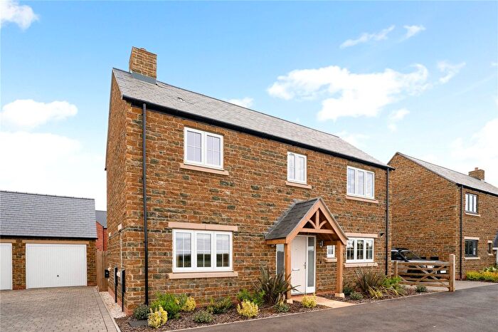 3 Bedroom Country House For Sale In Hobart Way, Deddington, Oxfordshire, OX15