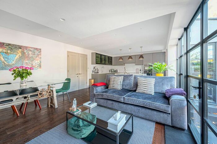 4 Bedroom Semi-Detached House To Rent In Great Bushey Drive, Totteridge, London, N20