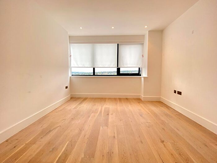 1 Bedroom Flat To Rent In Romney Place, Maidstone, ME15