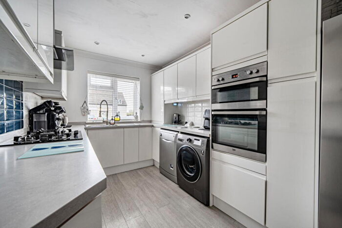 3 Bedroom Semi-Detached House For Sale In Laurel Close, Southampton, SO19