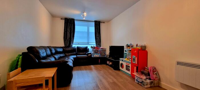 2 Bedroom Flat To Rent In Town Centre, Hatfield, AL10