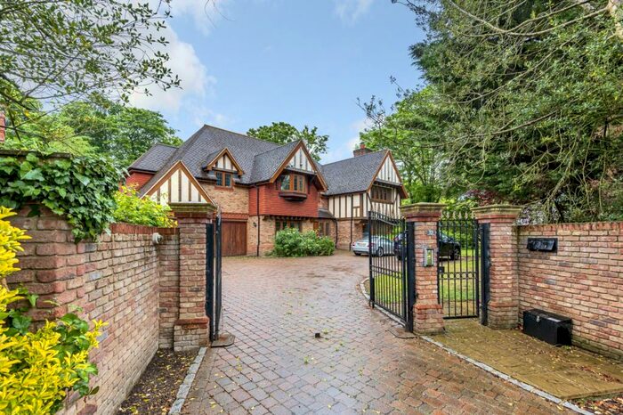 5 Bedroom Detached House To Rent In Court Road London, SE9