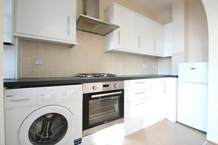 1 Bedroom Flat To Rent In Seymour Gardens Ilford, IG1