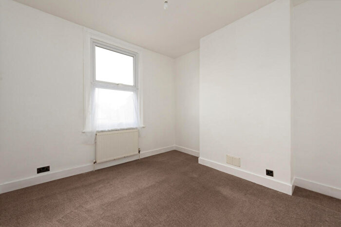 1 Bedroom Flat For Sale In Brunswick Square, Herne Bay, Kent, CT6
