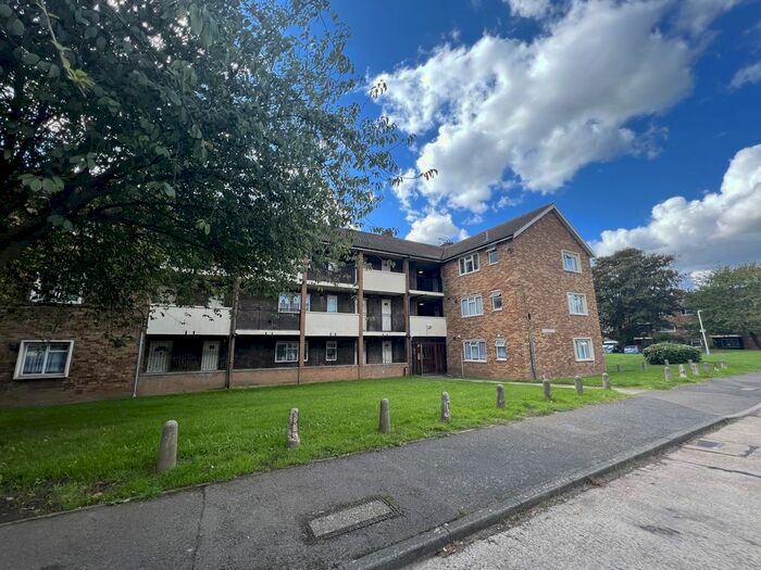 2 Bedroom Flat To Rent In Gurney House, Croyde Avenue, Hayes, Greater London, UB3