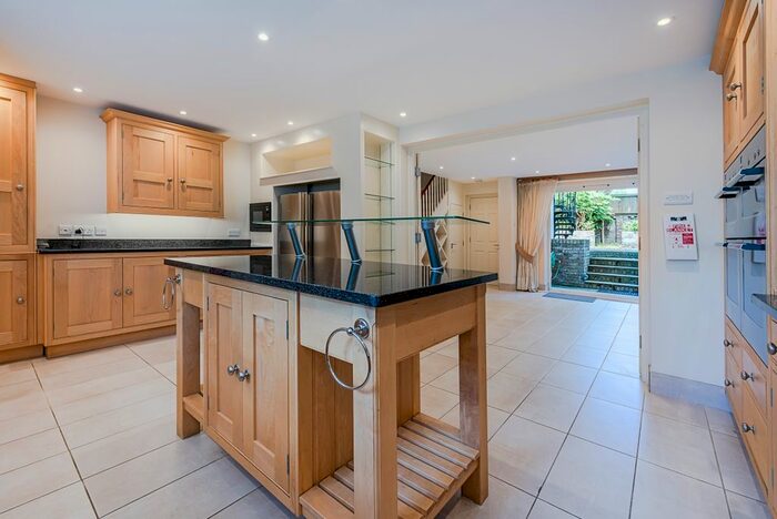 4 Bedroom Flat To Rent In Earls Court Road, London, W8