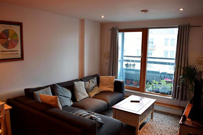 2 Bedroom Apartment To Rent In The Gateway West, Leeds, West Yorkshire, LS9