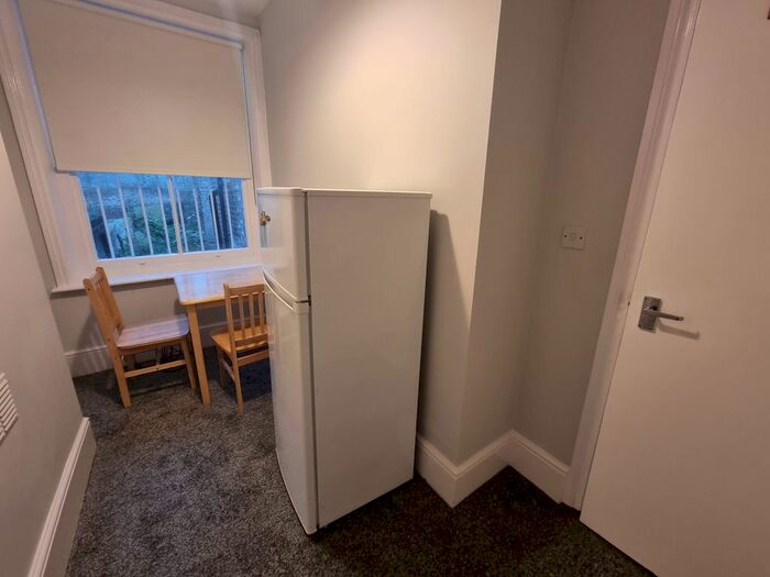 2 Bedroom Flat To Rent In Gordon Road, West Ealing, London, W13