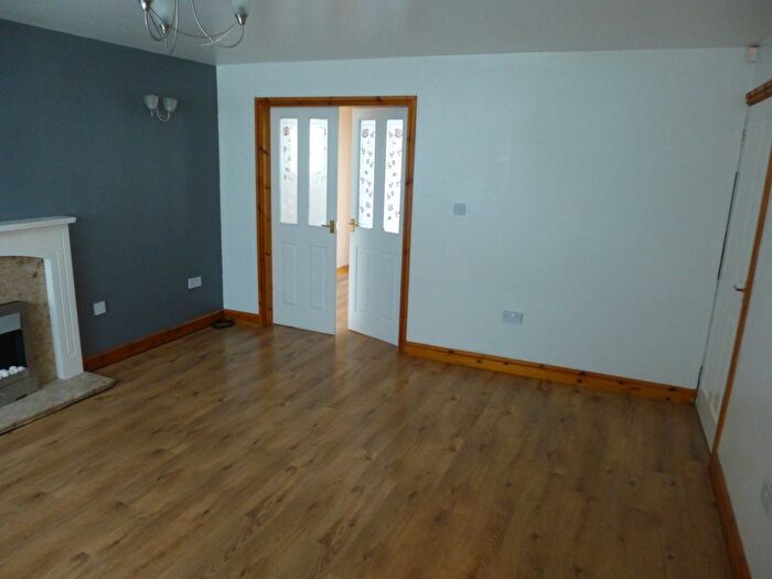 3 Bedroom Town House To Rent In Lowfield Farm Close, Lowfield Road, S63