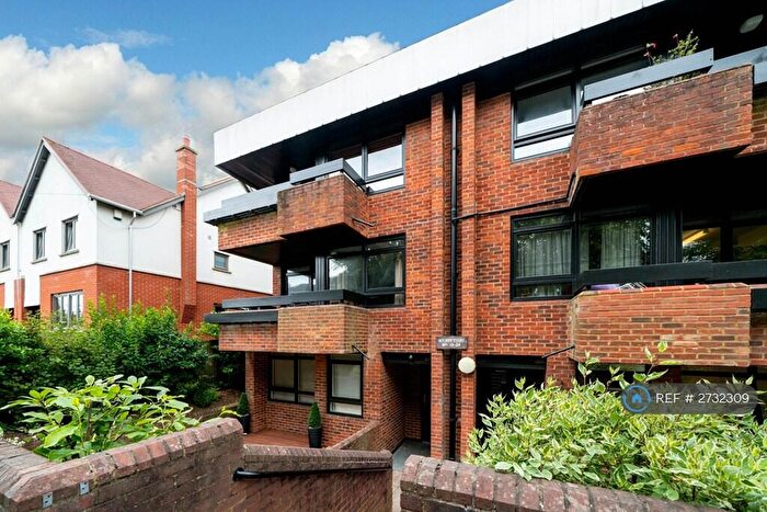 2 Bedroom Flat To Rent In Carlisle Avenue, St. Albans, AL3