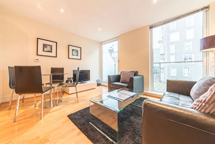 1 Bedroom Flat For Sale In Lanterns Way, London, E14