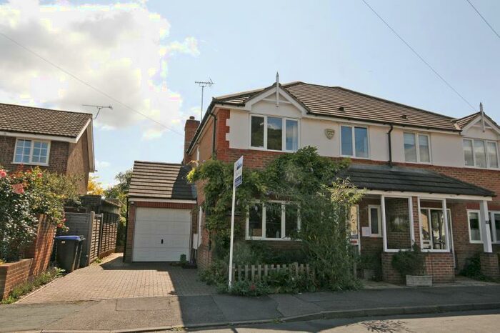 3 Bedroom Semi-Detached House To Rent In West Bylfeet, KT14