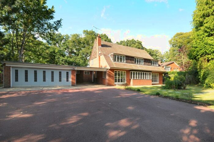 5 Bedroom Detached House To Rent In Hockering Road, Woking, GU22
