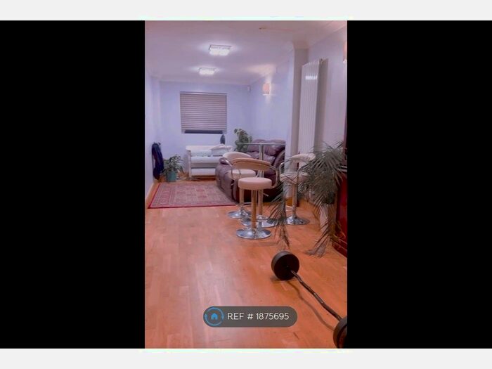 4 Bedroom Semi-Detached House To Rent In Villiers Close, Luton, LU4