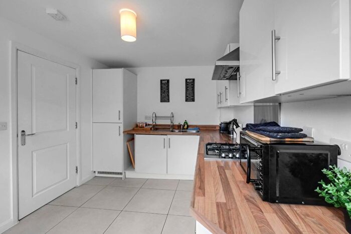 4 Bedroom Semi-Detached House To Rent In Kensal Green Drive, Maidenhead, SL6