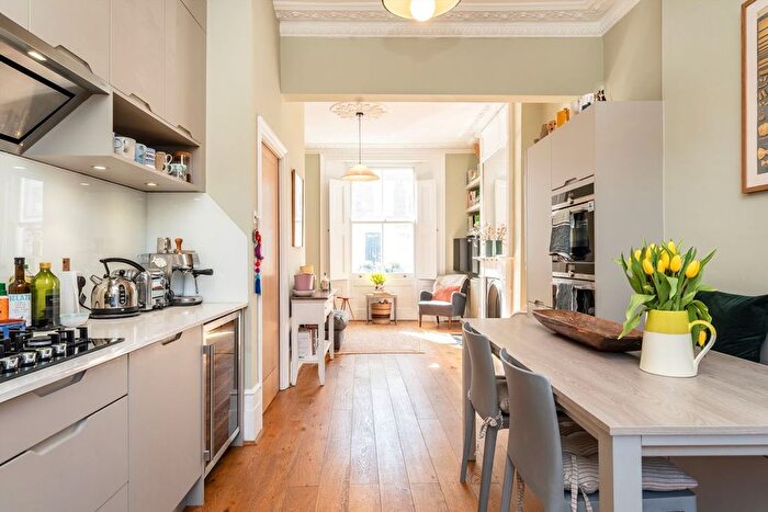 2 Bedroom Flat For Sale In Offord Road, Islington, N1
