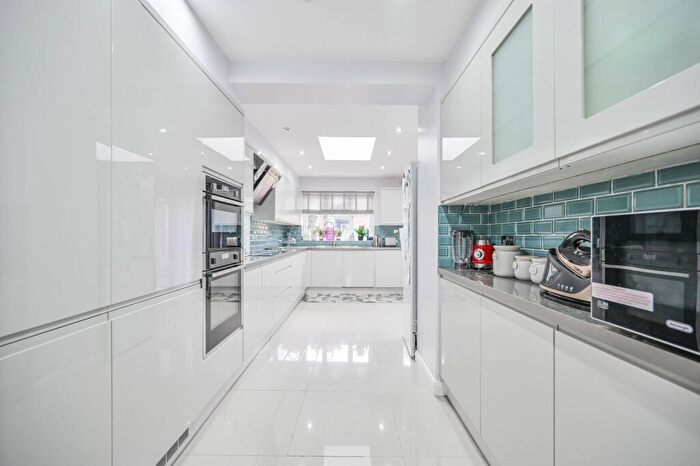 3 Bedroom Terraced House For Sale In Cobham Road, Walthamstow, London, E17