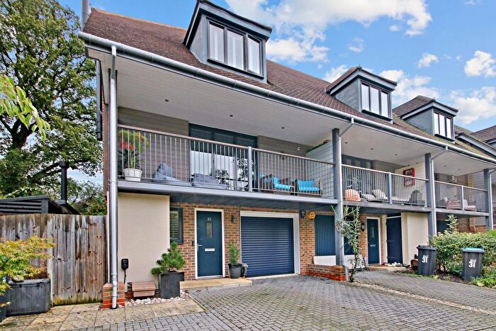 4 Bedroom Town House For Sale In Sunnyside Close, East Grinstead, RH19