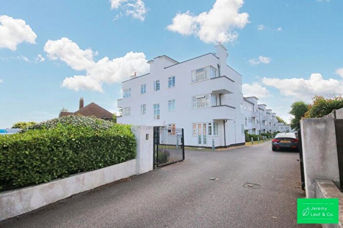 2 Bedroom Flat For Sale In Beech Lawns, Torrington Park, London, N12