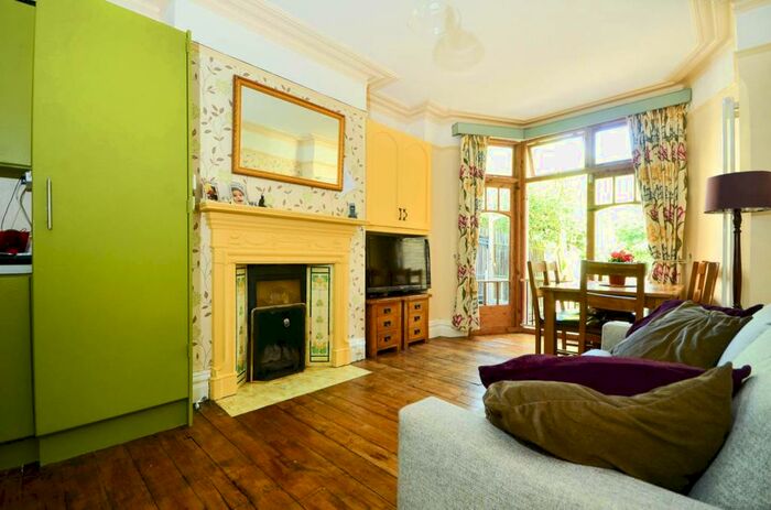 2 Bedroom Flat To Rent In Arlow Road, Winchmore Hill, Winchmore Hill, London, N21