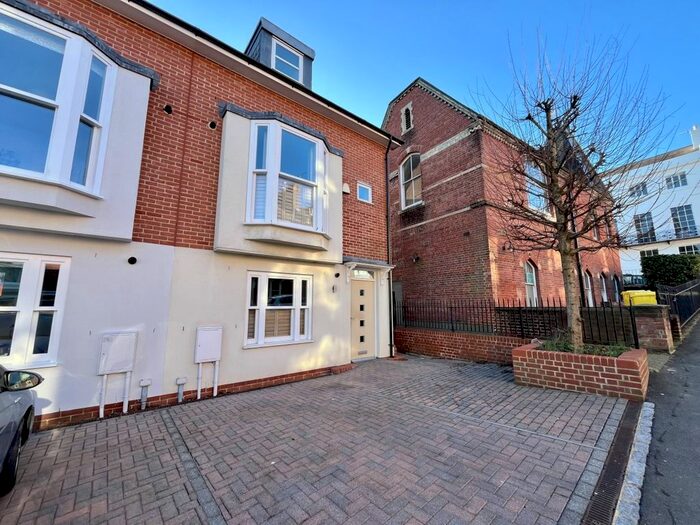 4 Bedroom Town House To Rent In East Street, Lewes, BN7