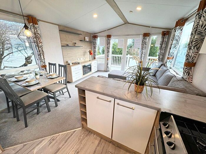 2 Bedroom Park Home For Sale In Hook Lane, Warsash, Southampton, SO31