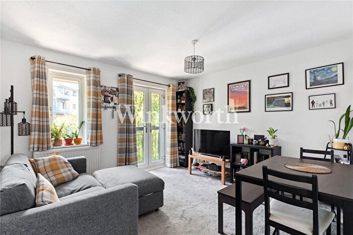 1 Bedroom Flat For Sale In Copperfield Drive, London, N15