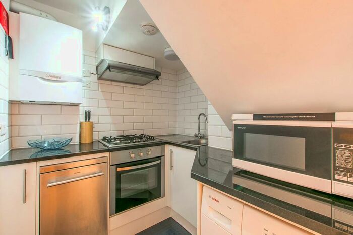 2 Bedroom Maisonette To Rent In Kimberley Gardens, Harringay, London, N4