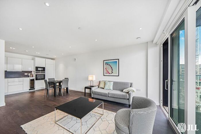 2 Bedroom Apartment To Rent In Devan Grove London, N4