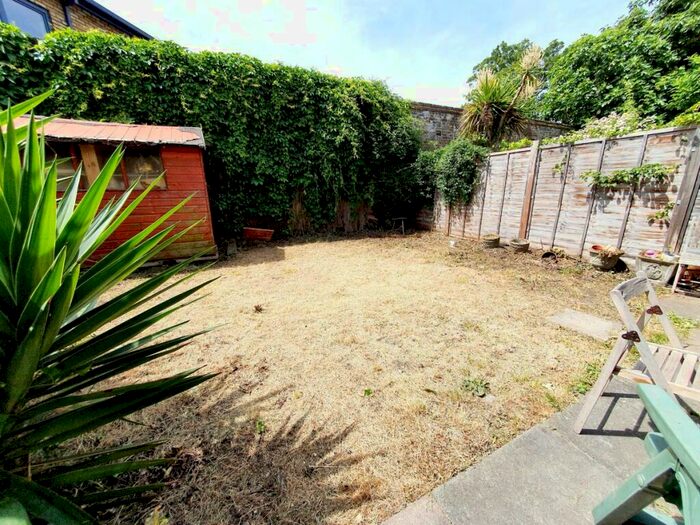 3 Bedroom Flat To Rent In Ardleigh Road, Islington, N1