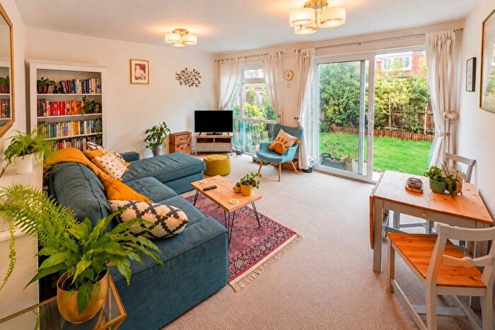 2 Bedroom Maisonette For Sale In Larch Close, Balham, London, SW12
