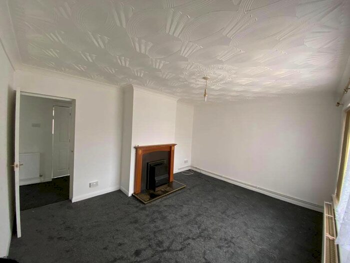 2 Bedroom Flat To Rent In Heol Daniel, Cwmllynfell, SA9