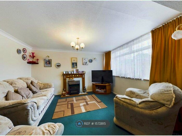 3 Bedroom Terraced House To Rent In Normanton Road, Basingstoke, RG21