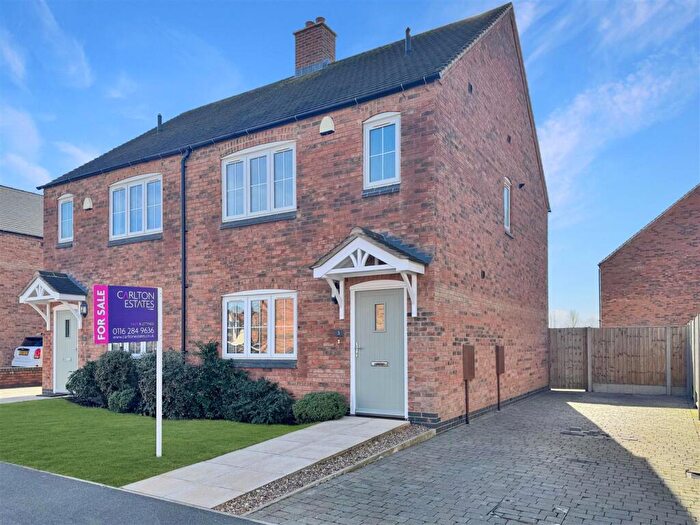 3 Bedroom Semi Detached House For Sale In Westfield Close, Blaby, Leicester, LE8