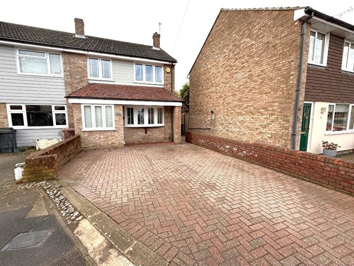 3 Bedroom End Of Terrace House For Sale In Arne Close, Stanford-Le-Hope, Essex, SS17
