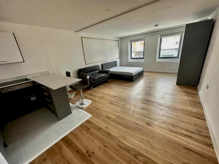 Studio To Rent In Goldhawk Road, London, W12