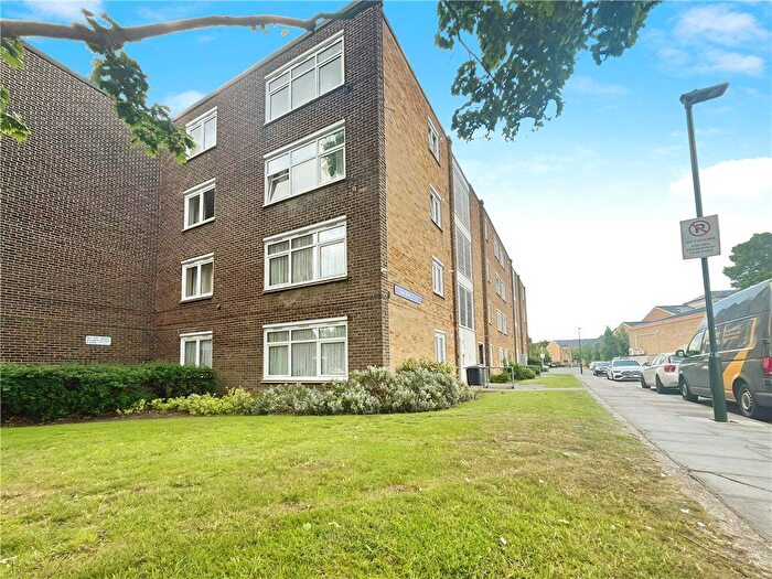 2 Bedroom Flat To Rent In Farm Road, Whitton, Hounslow, TW4