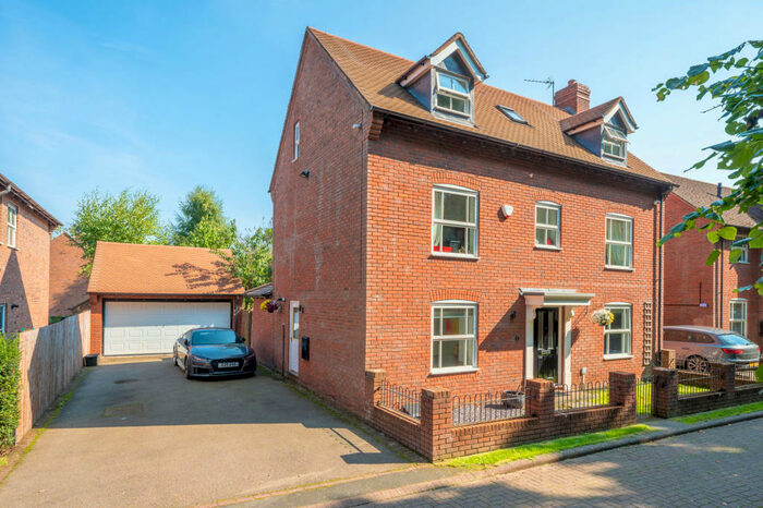 5 Bedroom Detached House To Rent In Round Close, Dickens Heath, Solihull, B90