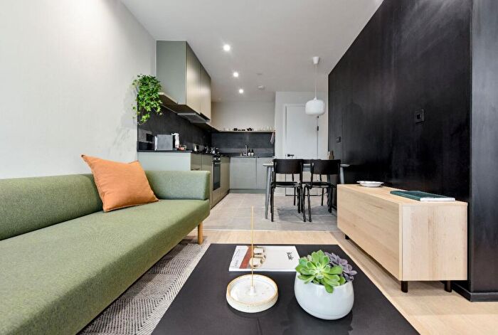 1 Bedroom Apartment To Rent In City Gardens, Castlefield, M15